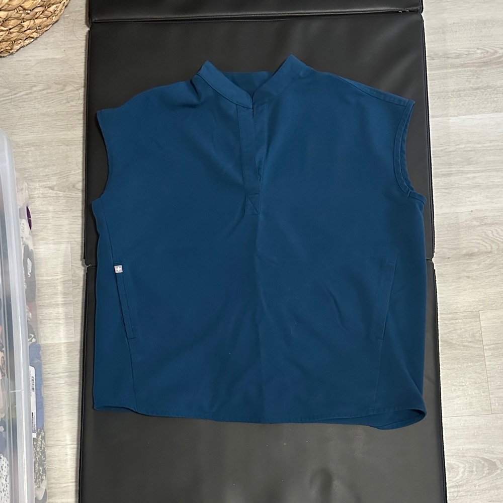 Figs Rafaela Top & Zamora Jogger scrubs